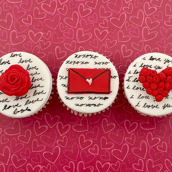 Satin Ice Valentine's Day Cupcakes - Free Online
